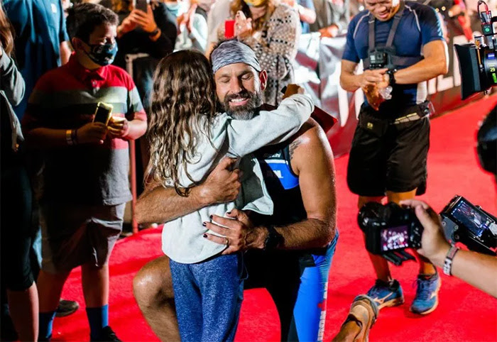 Jay Hewitt hugging his daughter