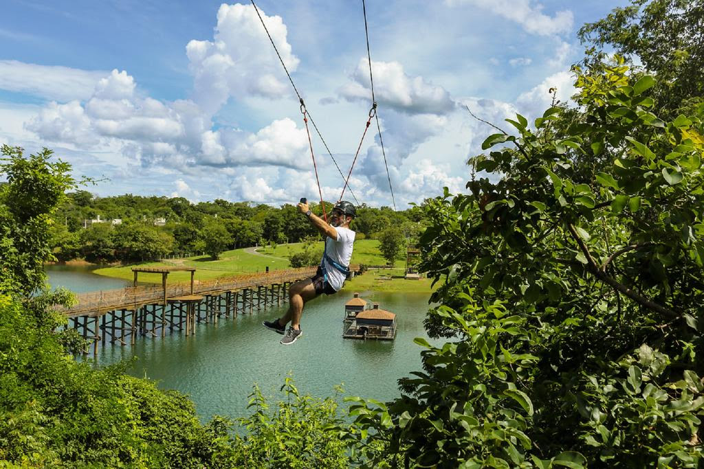 Tirolesa diversão radical nas férias Malai  Manso Resort (Divulgação)