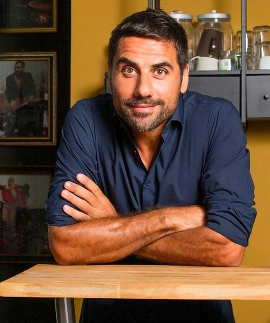 A person with
his arms crossed
Description automatically generated with medium confidence