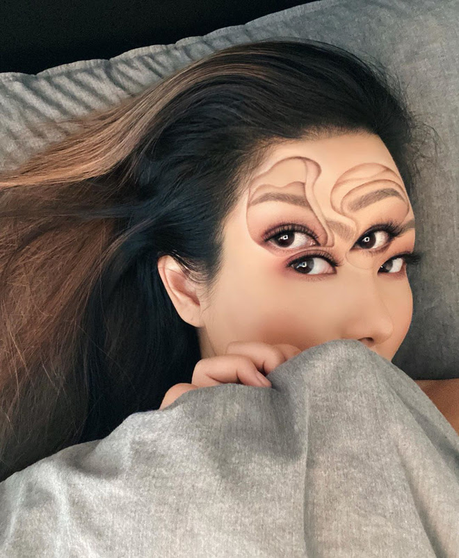 Bỏ nghề gõ đầu trẻ sang làm chuyên gia makeup, cô gái gây sốt MXH với những tác phẩm body-painting cực dị - Ảnh 4. Bỏ nghề gõ đầu trẻ sang làm chuyên gia makeup, cô gái gây sốt MXH với những tác phẩm body-painting cực dị - Ảnh 4.