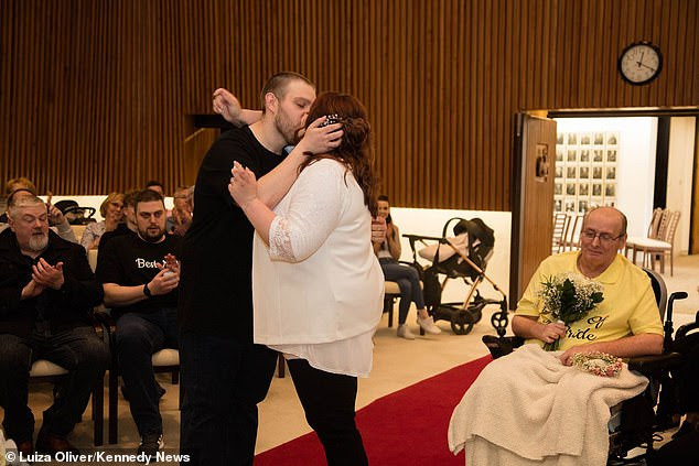 Couple get married in t-shirts, jeans and trainers to prove you don