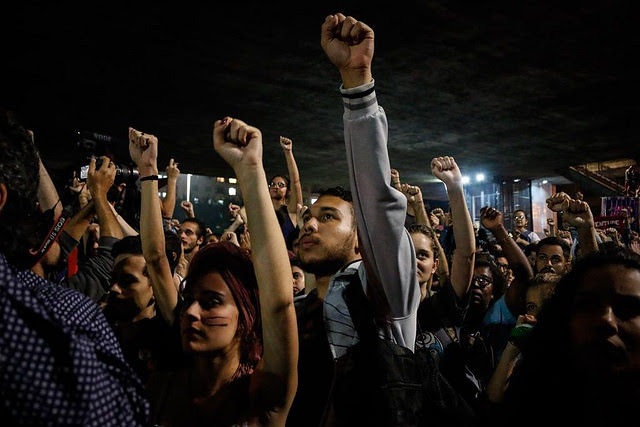 Manifestantes se reunieron en frente al Museo de Arte de São Paulo, en la Avenida Paulista, donde declararon oponerse a la extrema derecha - Créditos: José Eduardo Bernardes / Brasil de Fato
