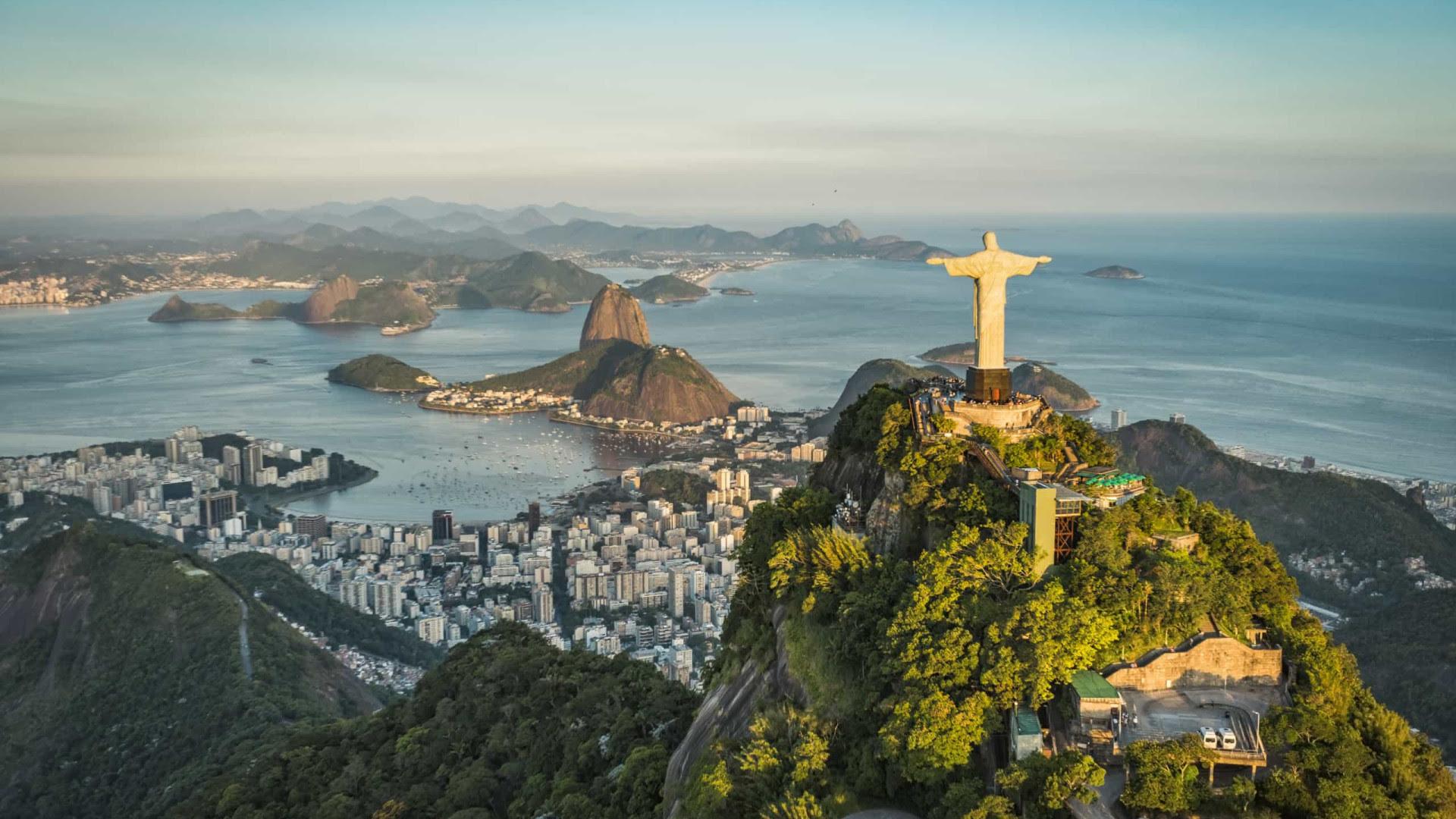 Aos 90, estátua do Cristo consolida seu impacto no turismo, na arte e no cotidiano do Rio