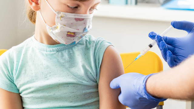 Saúde abre nesta quinta consulta pública sobre vacinação contra Covid para crianças
