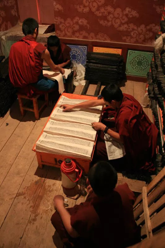 Tibetan-sutras.jpg