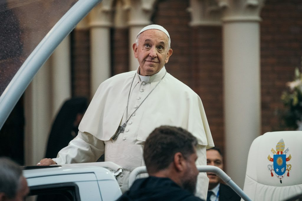 Papa Francisc vorbește în Piața San Pietro despre vizita din România