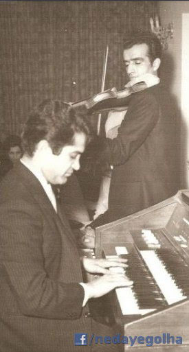 http://s1.picofile.com/file/7190831284/NedayeGolha_Group_06_Anoushiravan_Rohani_with_maestro_Parviz_Yahaghi_Tehran_1970_.jpg