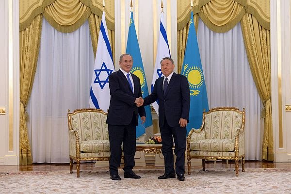 Prime Minister Benjamin Netanyahu and Kazakh President Nazarbayev at Presidential palace in Astana