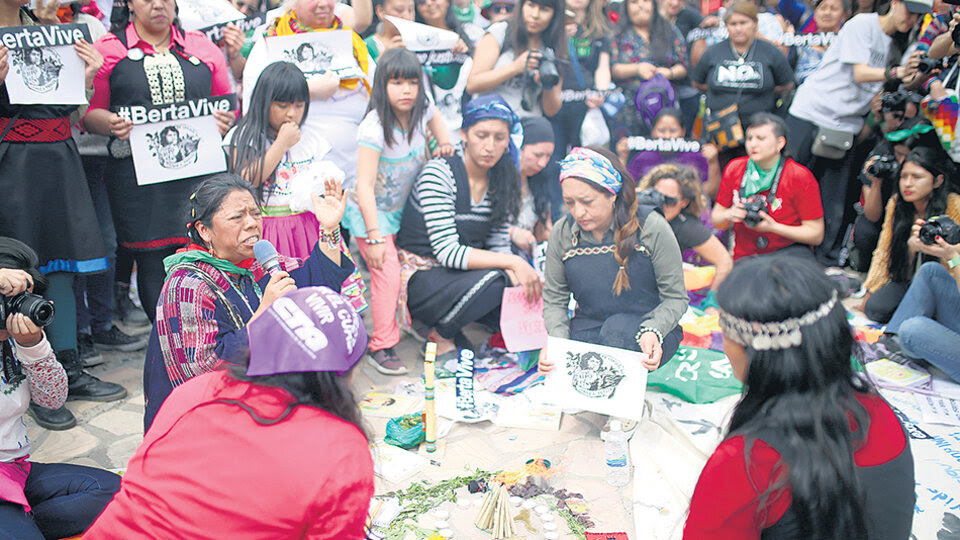 Mujeres de Bolivia, Guatemala, de los territorios ocupados, reunidas para nombrarse feministas.