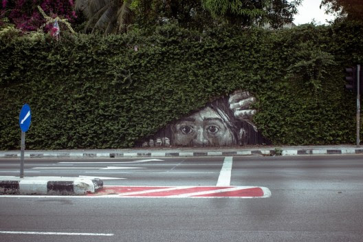 Street-Art-by-Ernest-Zacharevic-in-tribute-to-Pasha-P183