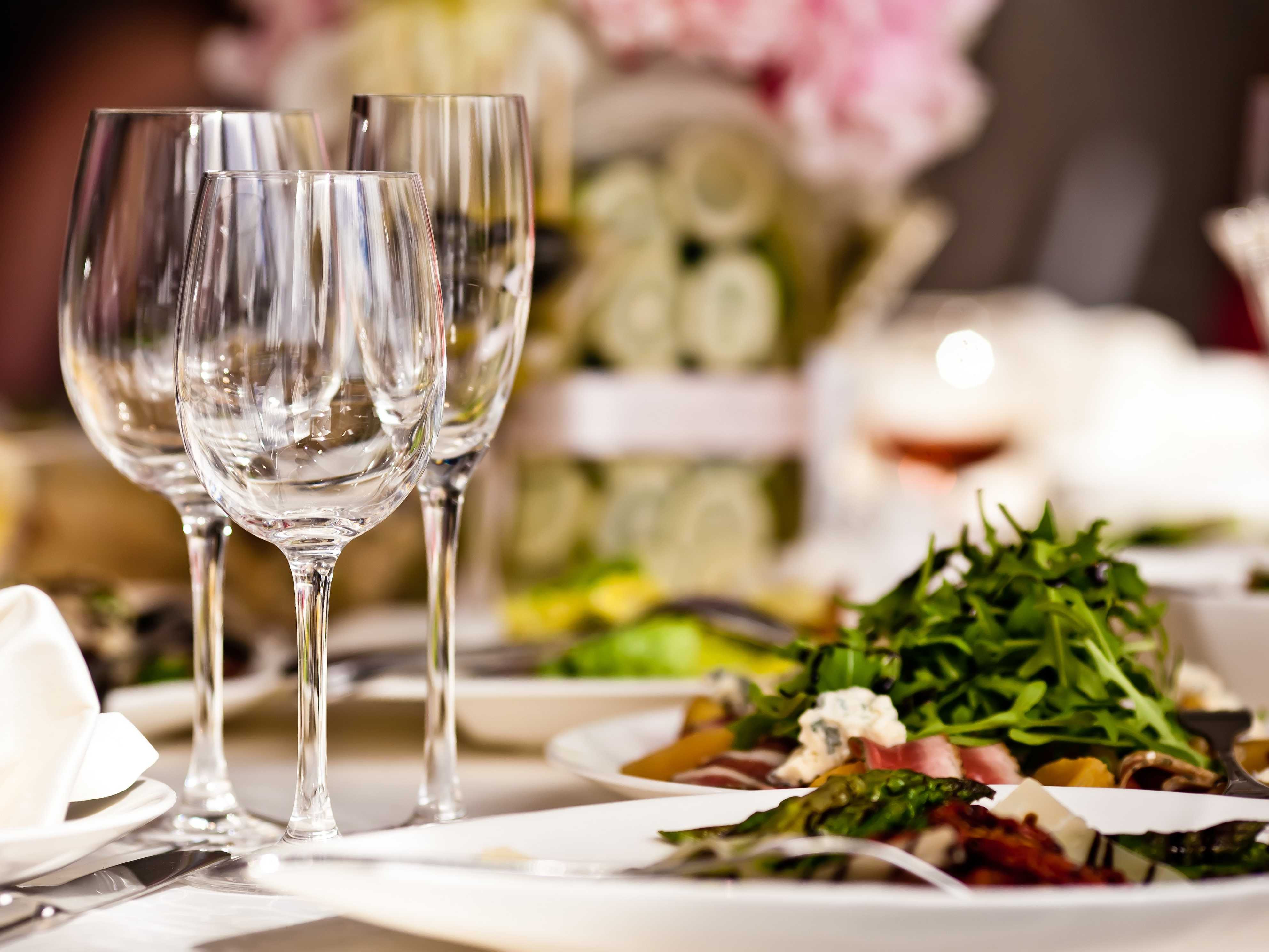 15-etiquette-rules-for-dining-at-fancy-restaurants.jpg
