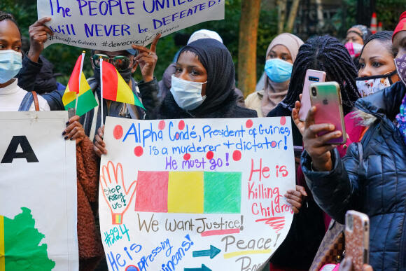 Des manifestants opposés au président Alpha Condé, en 2020.