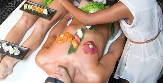 Các quy tắc lạ đời và khắt khe dành cho mẫu nam khỏa thân trên bàn tiệc sushi trứ danh