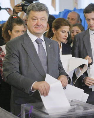 Poroshenko durante su votación