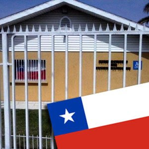 Salones del Reino en Chile muestran la bandera nacional... Chile-flag