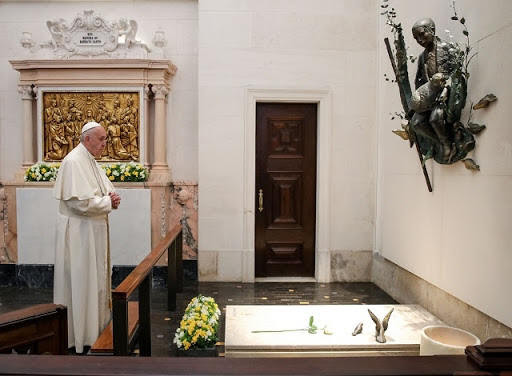 Pope makes Fatima child shepherds who 'saw Virgin' saints ...