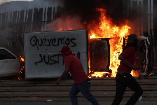Las protestas en México por la desaparición de los 43 estudiantes se intensifican. Foto: Reuters.