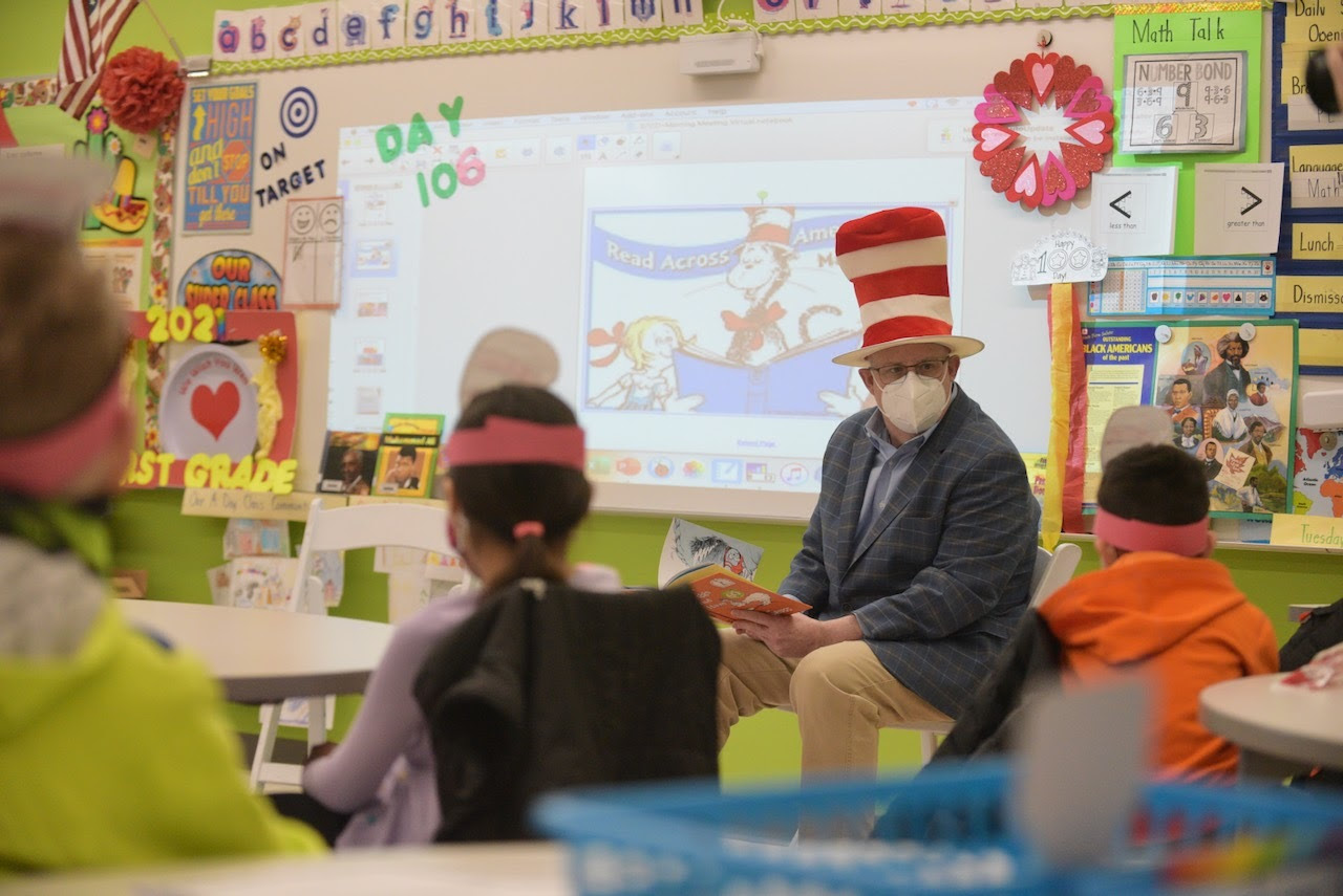 gov. hogan reads to elementary students while wearing a 