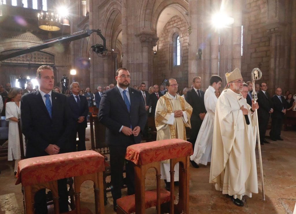 Adrián Barbón y Jesús San z Montes. Foto: JPA