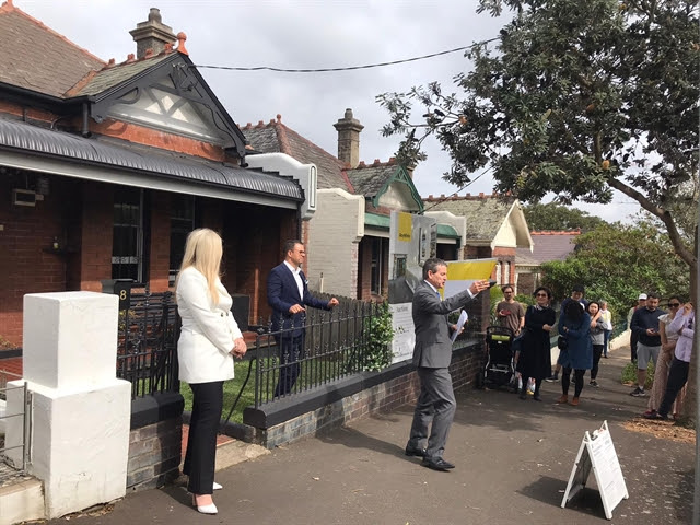 Auctioneer_James_Keenan_at_8_Alexandra_Rd,_Glebe.JPG