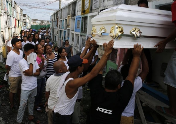 Mourners carry the coffin of a person shot dead by unidentified gunmen north of Manila on April 8. (Francis R. Malasig/European Pressphoto Agency)