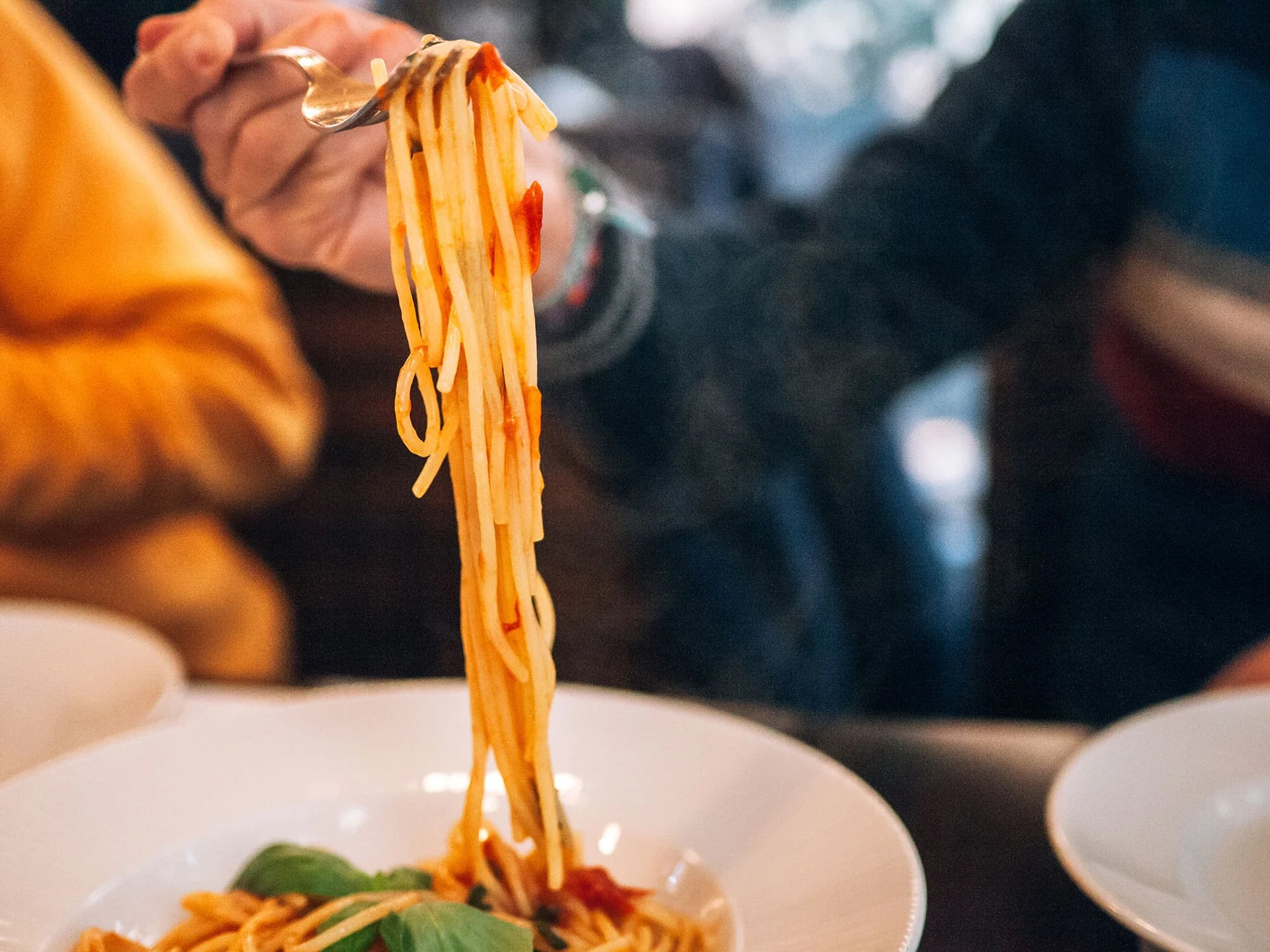 Si bien cada zona de Italia tiene sus ingredientes característicos, la pasta es la comida simbólica del país (Getty)
