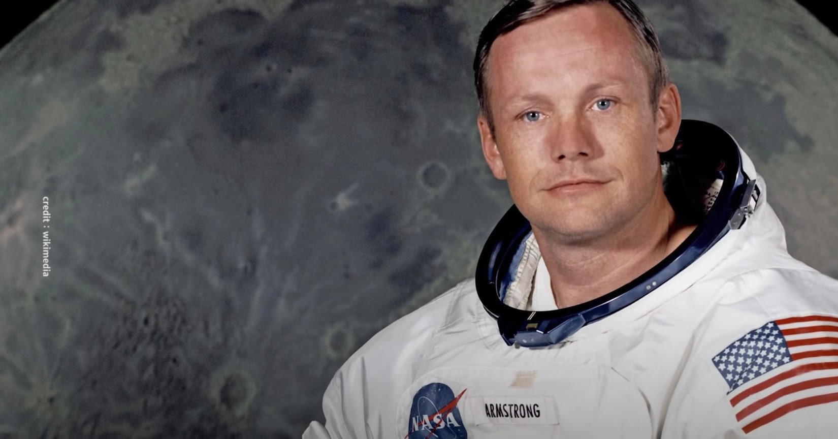 Neil Armstrong, người đầu tiên bước lên bề mặt của mặt trăng (Ảnh chụp màn hình video)