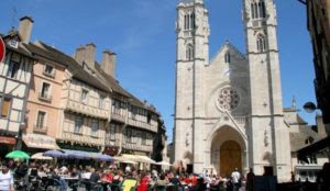 France: Muslim enters cathedral, threatens to blow it up, screams “It is the Quran that must be read!”