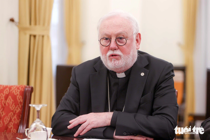 Ngoại trưởng Tòa thánh Vatican Paul Richard Gallagher trong cuộc gặp Bộ trưởng Ngoại giao Bùi Thanh Sơn chiều 9-4 - Ảnh: NGUYỄN KHÁNH