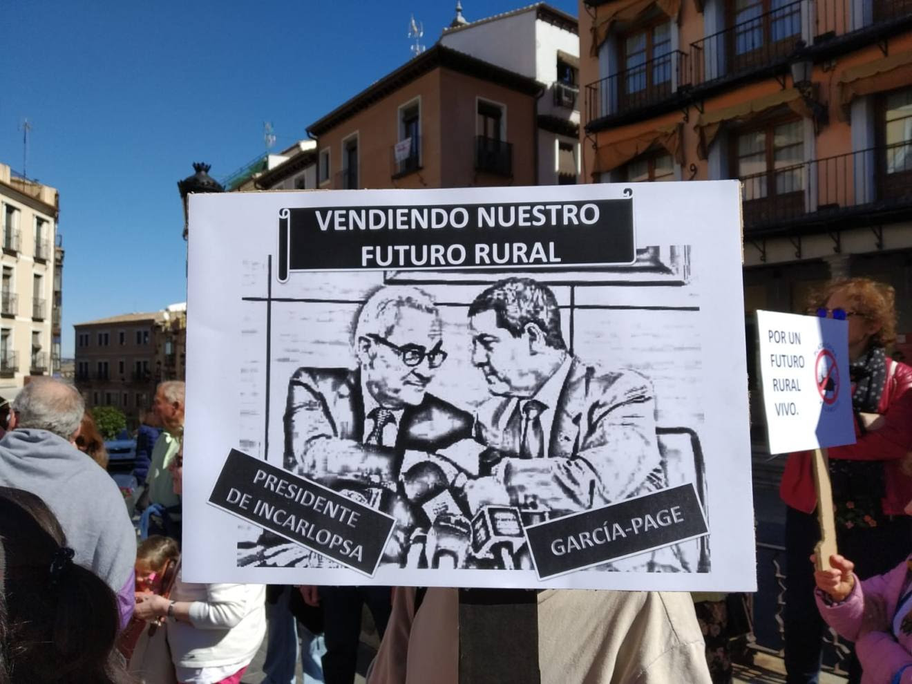 Lamentan que PP y PSOE
                                            ignoren las protestas y
                                            rechacen la moratoria a las
                                            macrogranjas