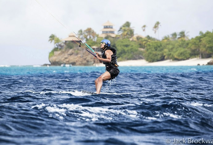 Obama pratica kitesurfe (Foto: Jack Brockway/Virgin.com) Obama pratica kitesurfe (Foto: Jack Brockway/Virgin.com)
