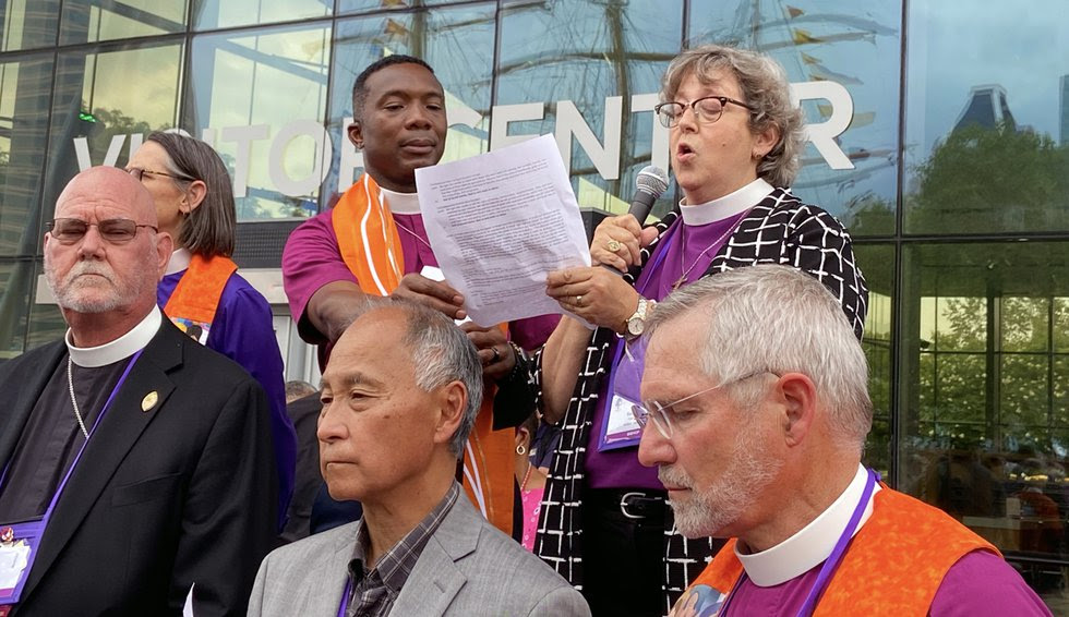 EC Bishop Prays