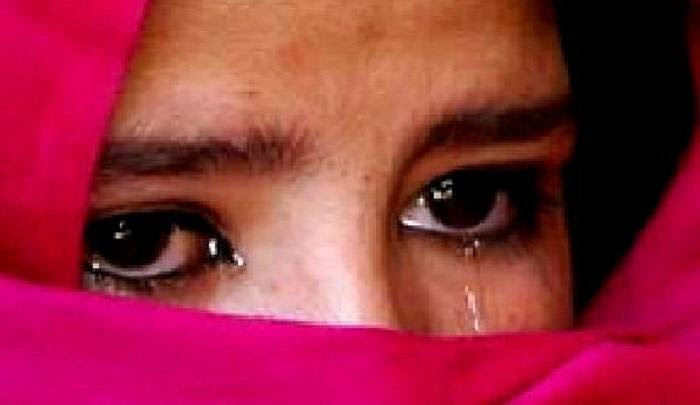 Austria: Muslim migrant father threatens to rape and kill 14-year-old daughter for having a boyfriend