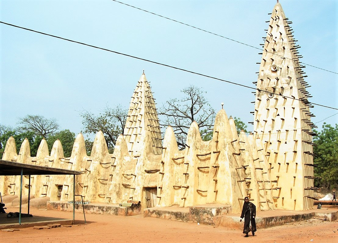  Grand Mosque in Bobo-Dioulasso, Burkina Faso. (Wikipedia, Semiliki)