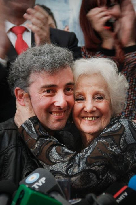 Guido Montoya y su abuela, Estela Barnes de Carlotto.