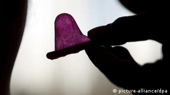 Symbolbild Kondom (picture-alliance/dpa)