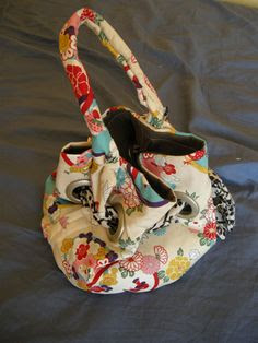 Free Purse Pattern and Tutorial - Dumpling Drawstring Grommeted Lunchbag Tote